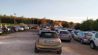 Prepuni parking Vodnjanskih automobila
